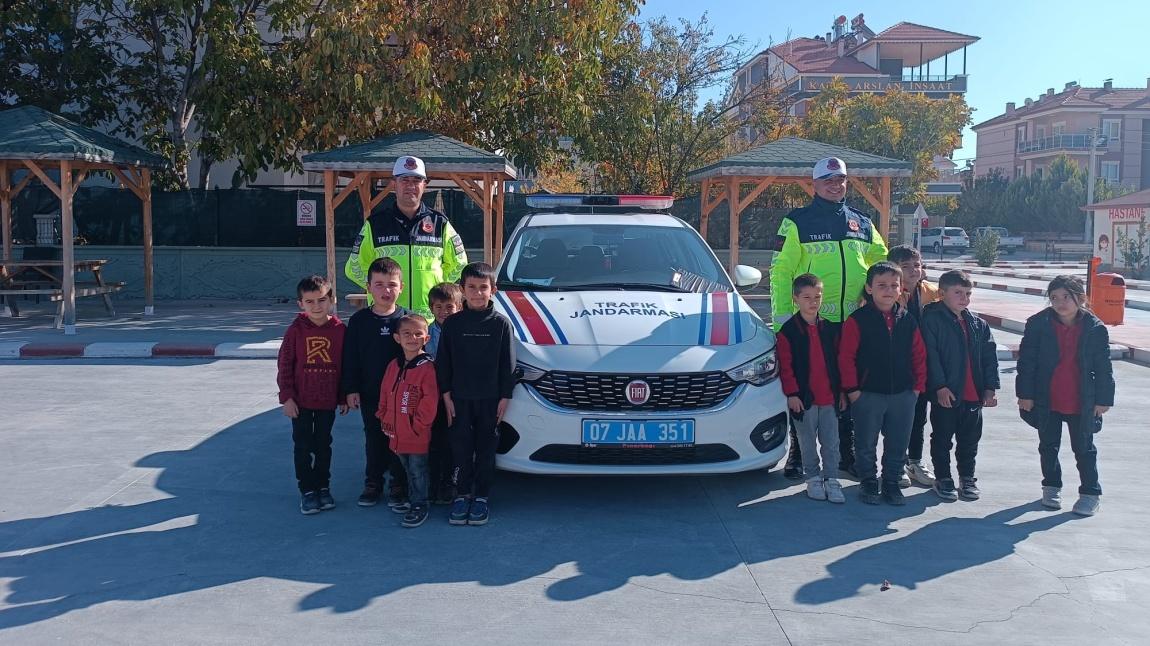 Mini mini birlerimiz trafik eğitimindeler :)